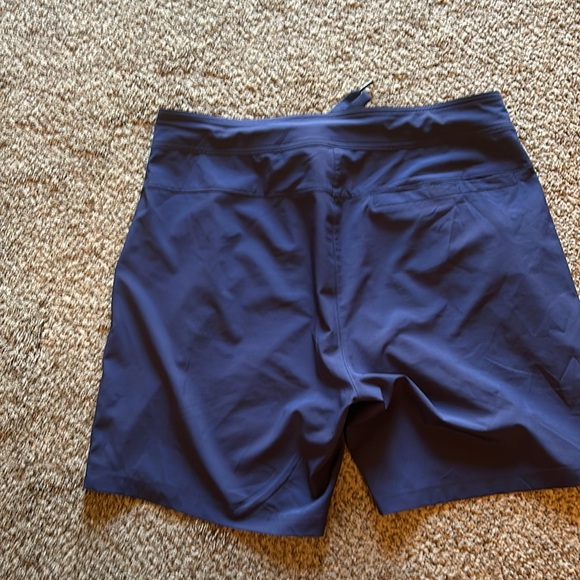ALO Yoga Board Shorts - Picture 2 of 4